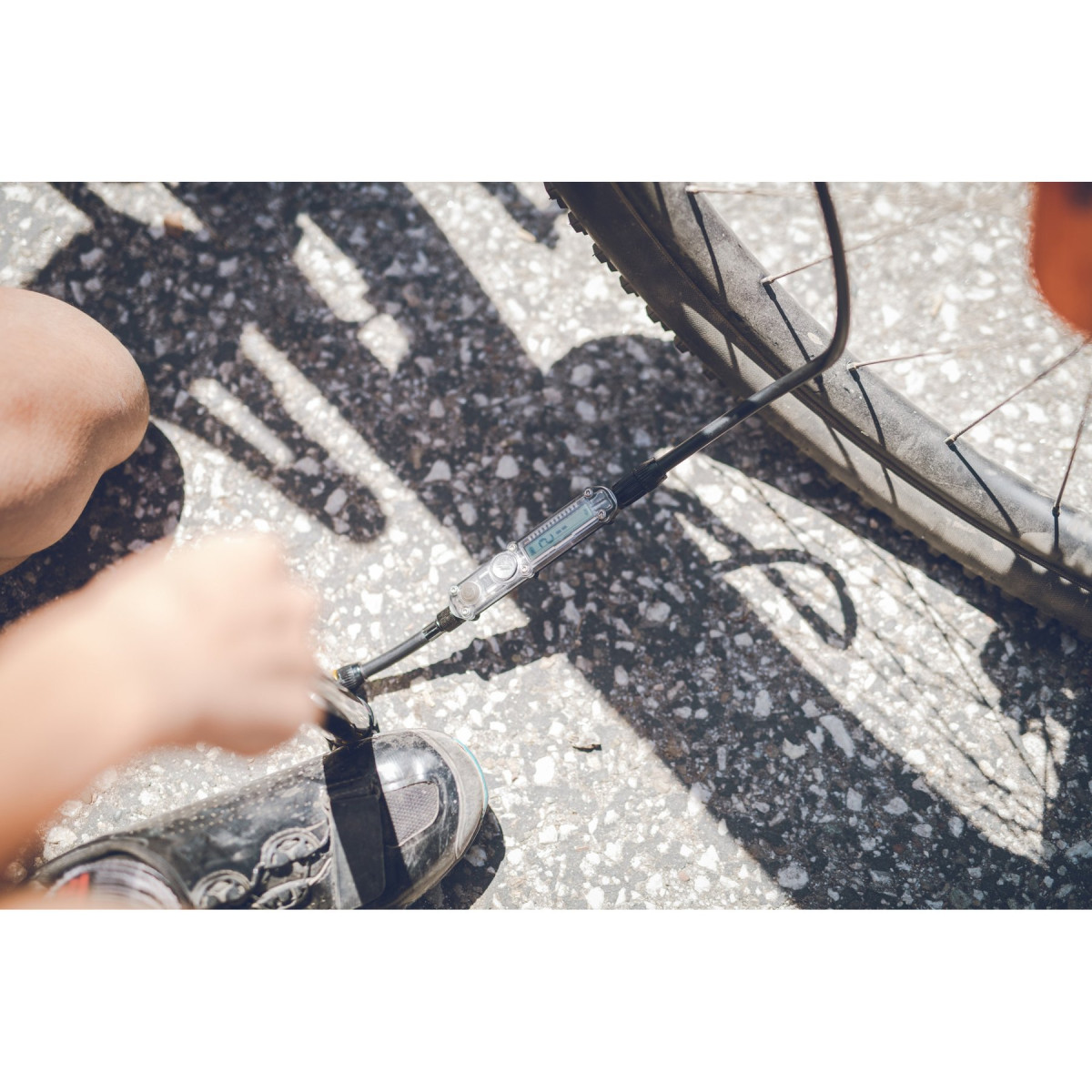 Lezyne micro floor drive digital top hpg pump